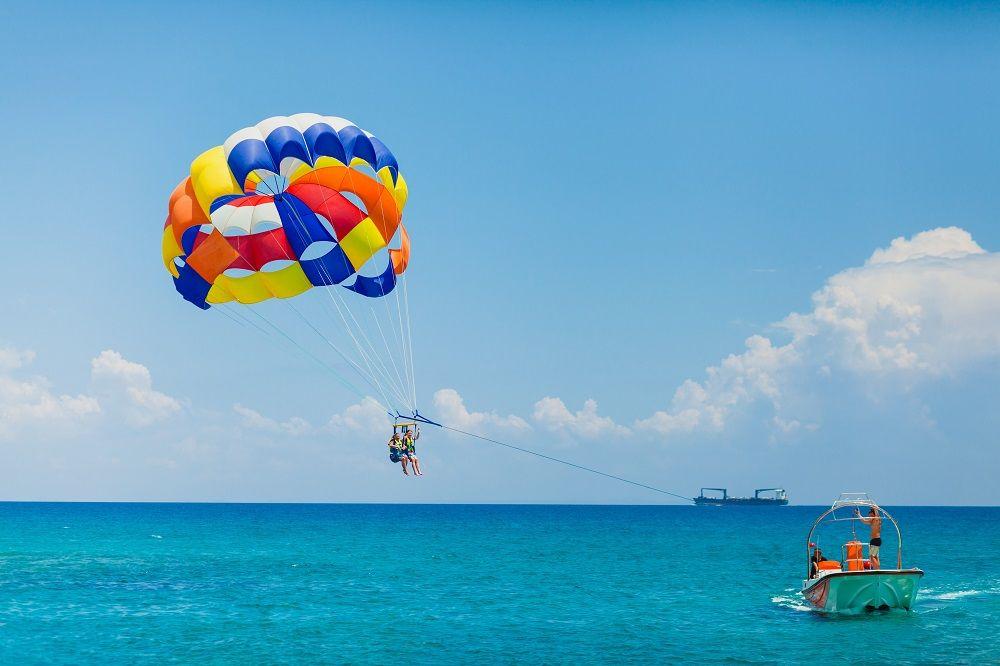 Parasailing in havelock